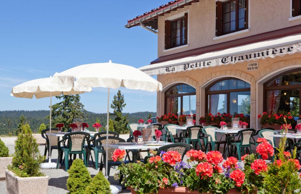 Logis Hotel La Petite Chaumiere hotel pied des pistes 11