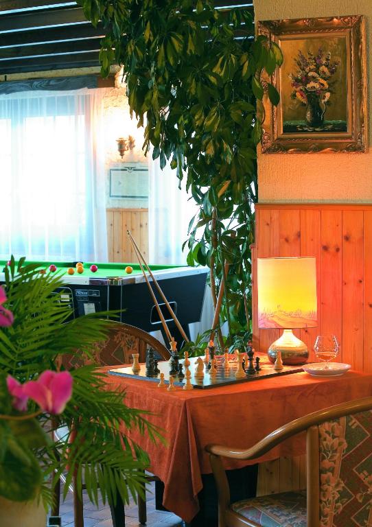 Logis Hotel La Petite Chaumiere hotel pied des pistes 14