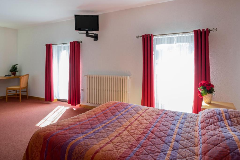 Logis Hotel La Petite Chaumiere hotel pied des pistes 3
