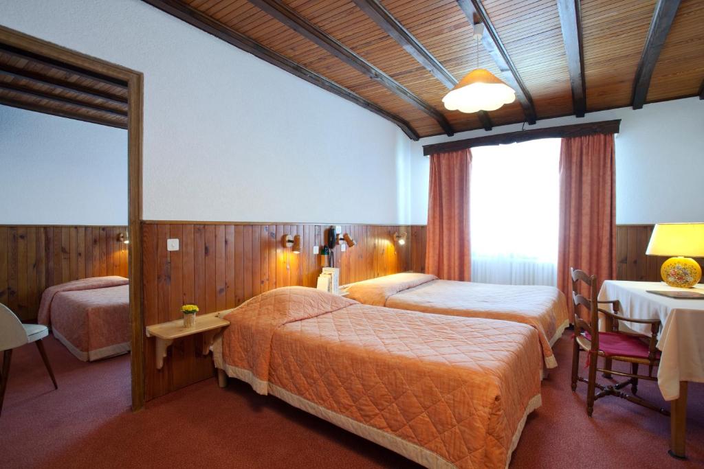 Logis Hotel La Petite Chaumiere hotel pied des pistes 7