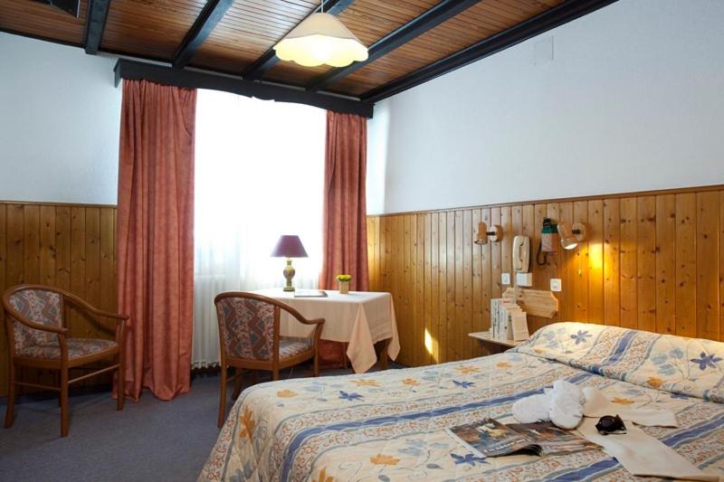 Logis Hotel La Petite Chaumiere hotel pied des pistes 8