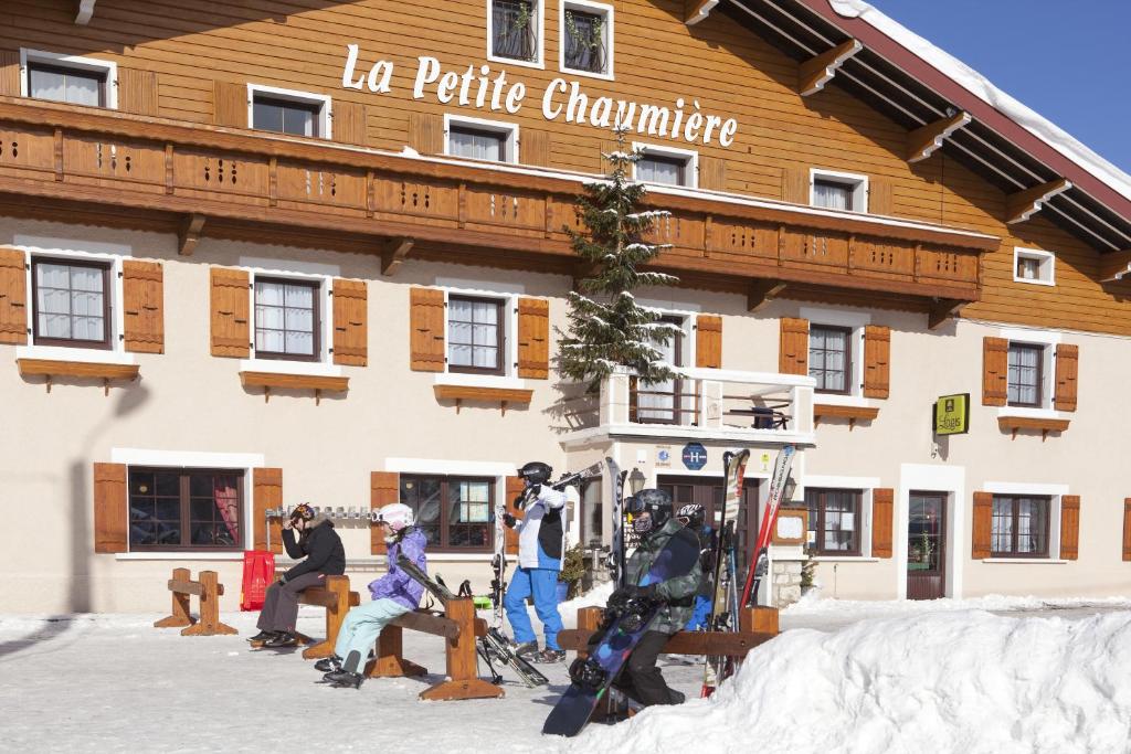 Logis Hotel La Petite Chaumiere hotel pied des pistes