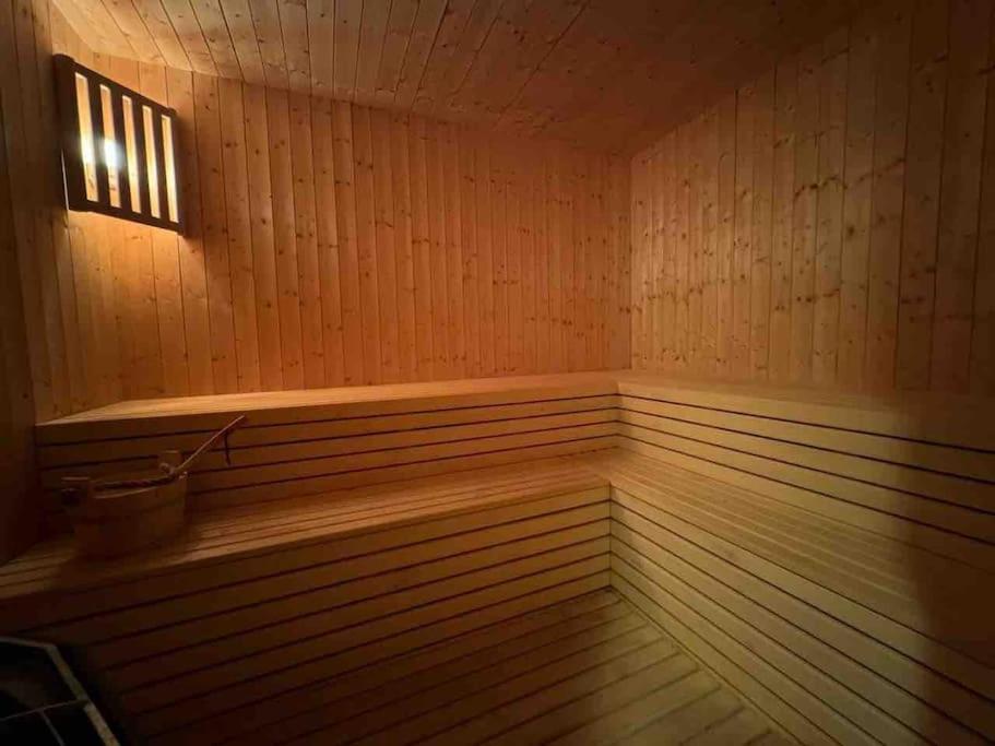 Lovely 4 bedroom apt ski in ski out with sauna appartement pied des pistes 15