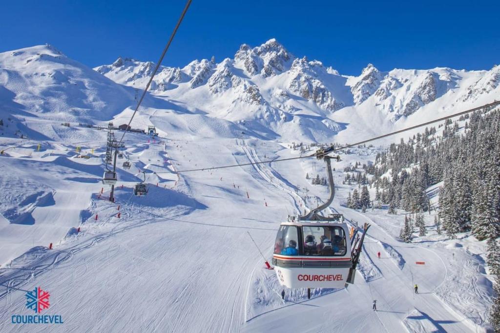 Luxury apartment near the slopes in Courchevel appartement pied des pistes 13