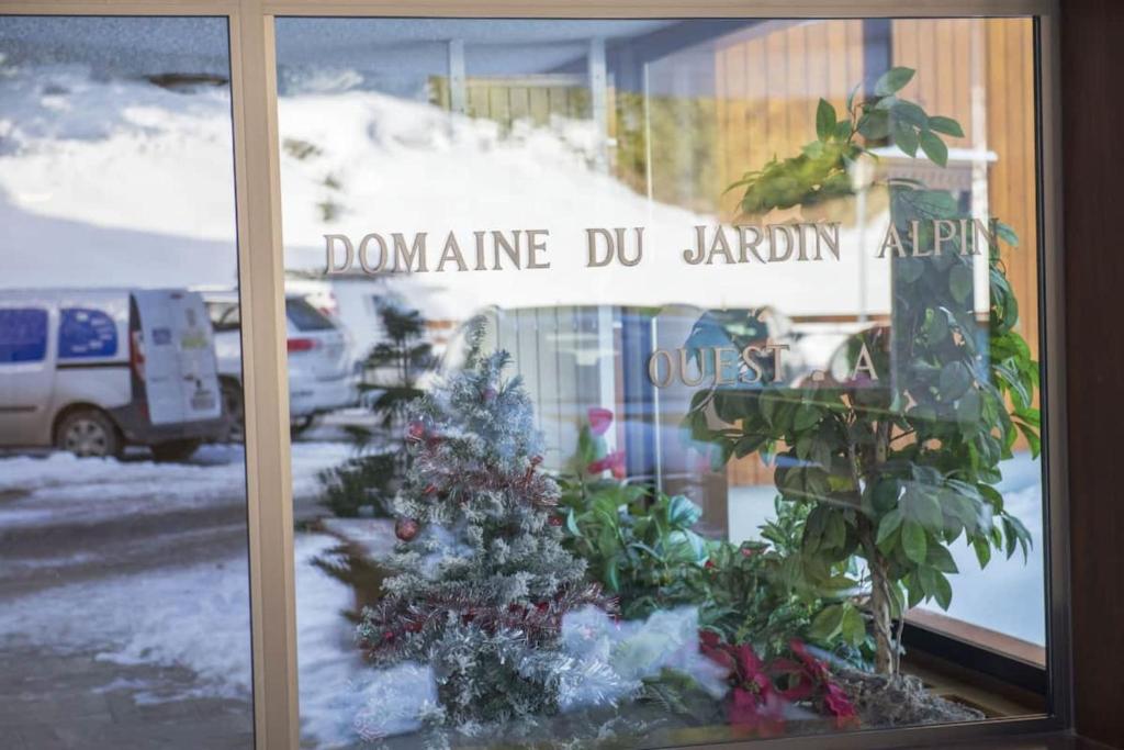 Luxury apartment near the slopes in Courchevel appartement pied des pistes 17