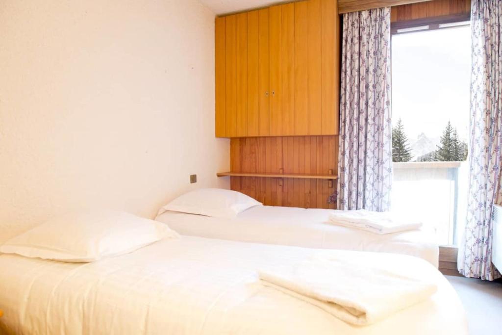 Luxury apartment near the slopes in Courchevel appartement pied des pistes 6