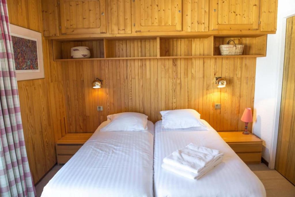 Luxury apartment near the slopes in Courchevel appartement pied des pistes 7