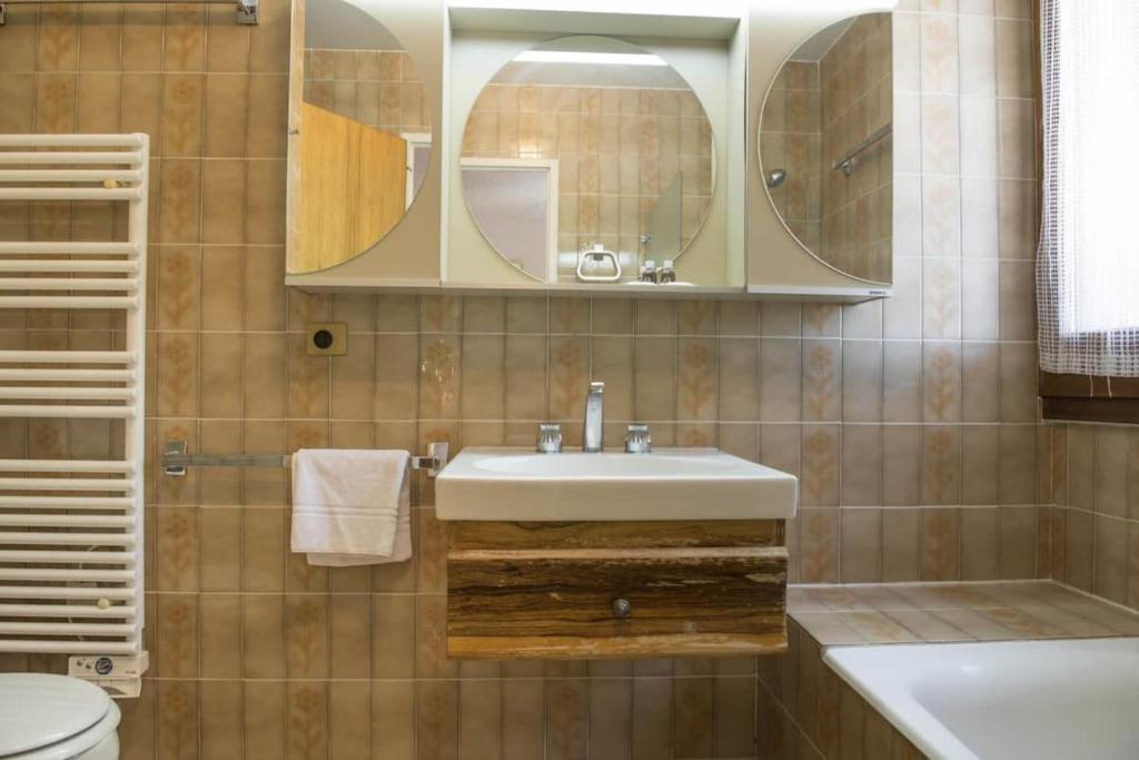 Luxury apartment near the slopes in Courchevel appartement pied des pistes 9