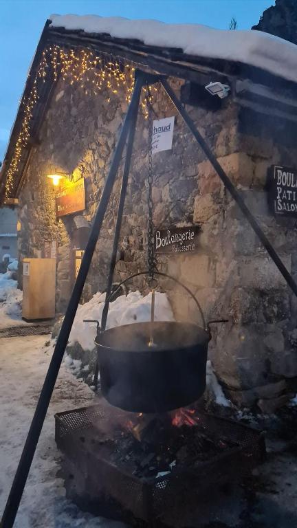 MAISON CARAIL Nevache 14 personnes gite pied des pistes 14