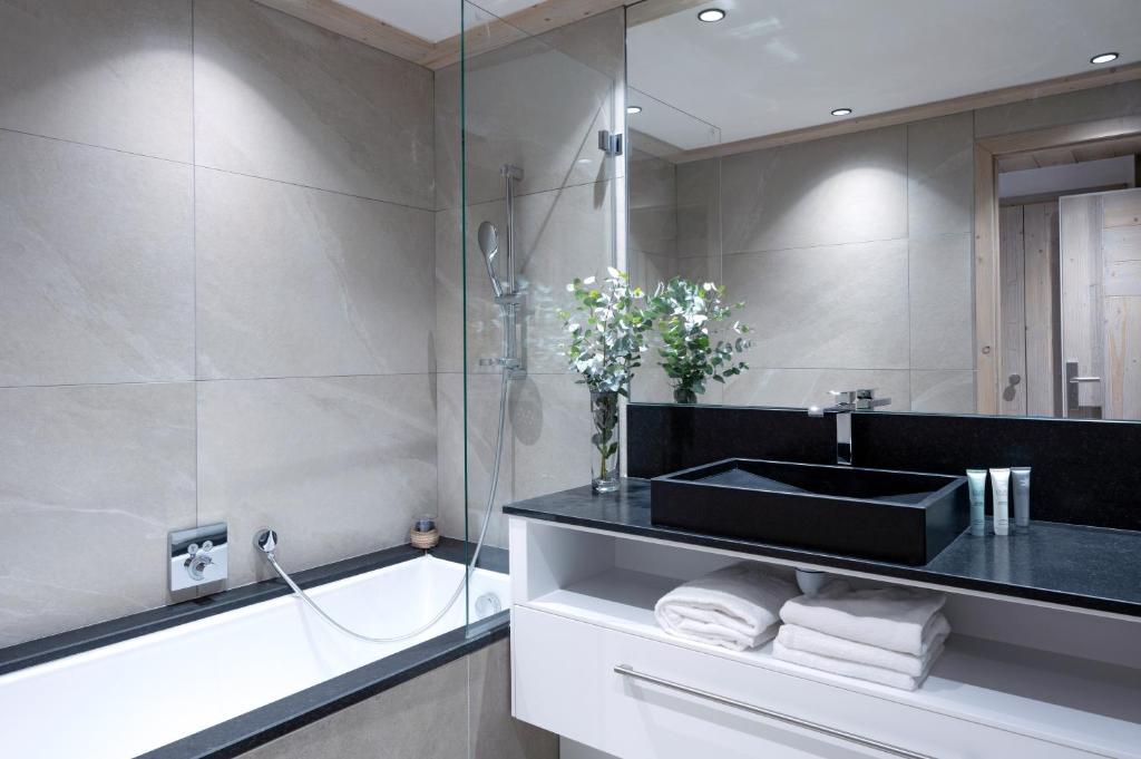 MGM Hotels Residences Residence Le Roc Des Tours hotel pied des pistes 12