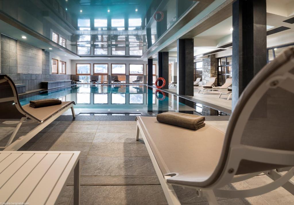 MGM Hotels Residences Residence Le Roc Des Tours hotel pied des pistes 13