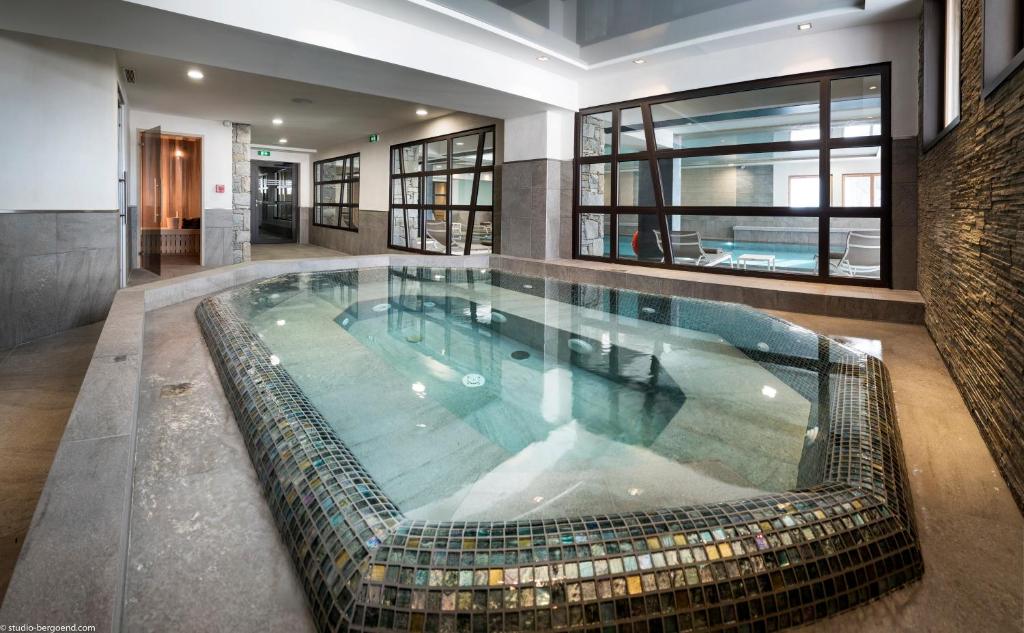 MGM Hotels Residences Residence Le Roc Des Tours hotel pied des pistes 8