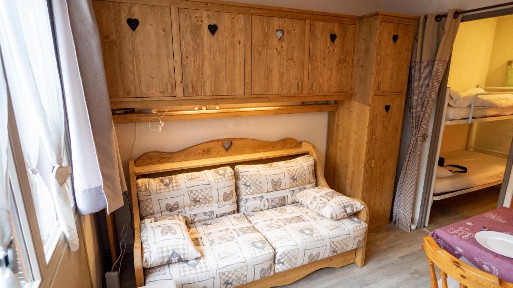 Magnifique studio au pied du telecabine dArrondaz et des pistes de ski appartement pied des pistes 1