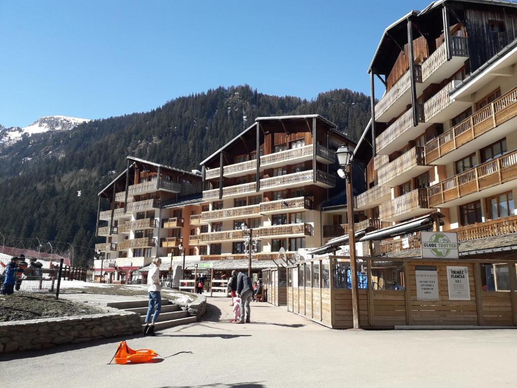 Magnifique studio au pied du telecabine dArrondaz et des pistes de ski appartement pied des pistes 17