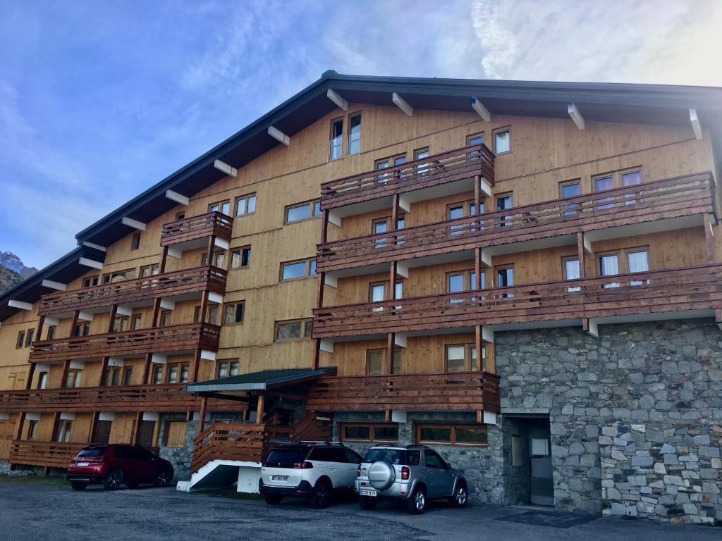 Mont Vallon Lodge Meribel Mottaret Skis aux pieds proche du centre et tout confort Parking gratuit et Linge fourni appartement pied des pistes 5