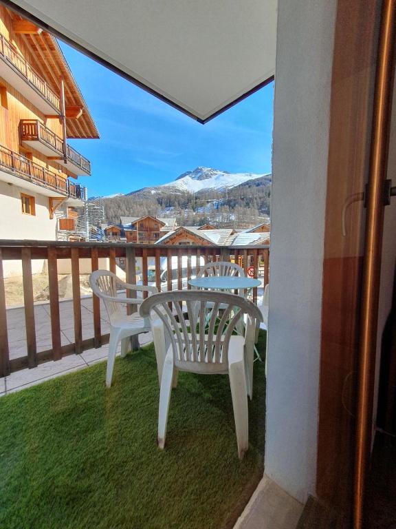 Montagne Les Orres appartement pied des pistes 9