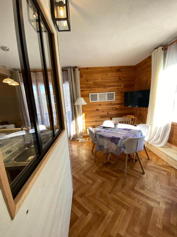 Montclar Appart 4 a 6 places terrasse vue panoramique idealement situe appartement pied des pistes 11