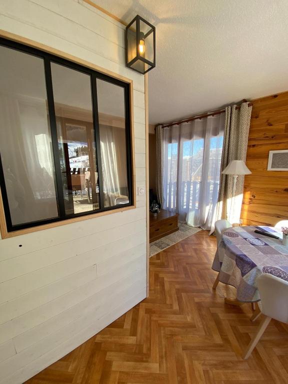 Montclar Appart 4 a 6 places terrasse vue panoramique idealement situe appartement pied des pistes 15