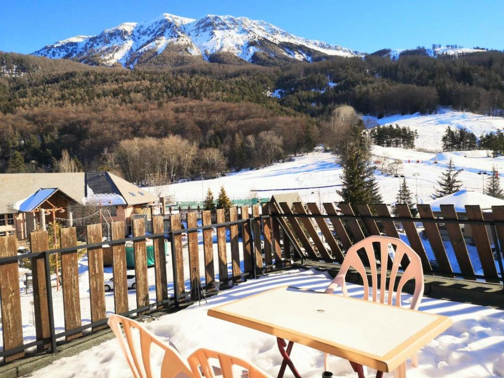 Montclar Appart 4 a 6 places terrasse vue panoramique idealement situe appartement pied des pistes 18