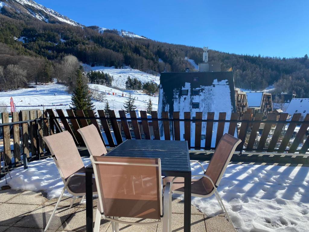 Montclar Appart 4 a 6 places terrasse vue panoramique idealement situe appartement pied des pistes 8