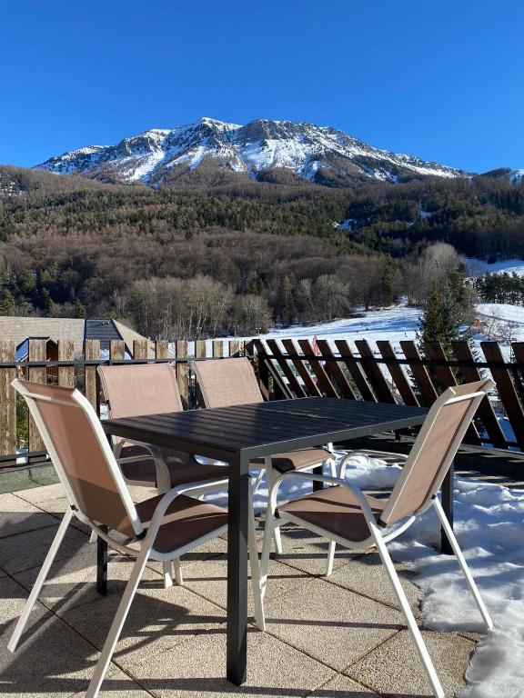 Montclar Appart 4 a 6 places terrasse vue panoramique idealement situe appartement pied des pistes