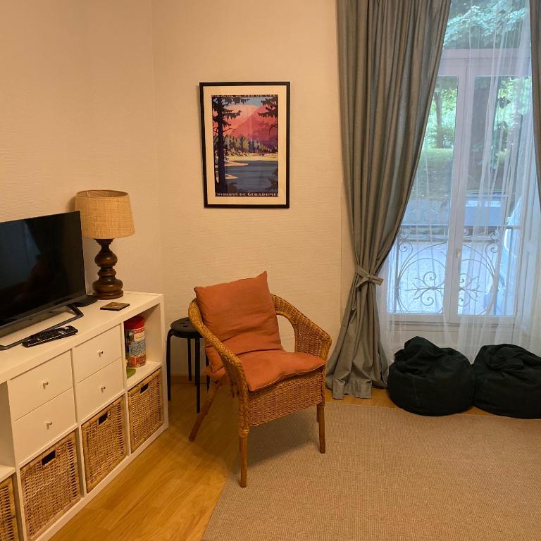 Newly Renovated Ground Floor Apartment close to Thermes appartement pied des pistes 12