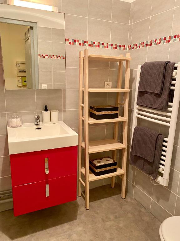 Newly Renovated Ground Floor Apartment close to Thermes appartement pied des pistes 4