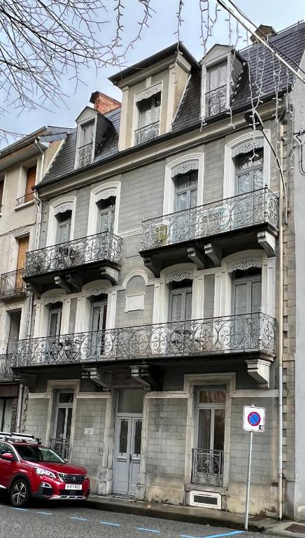Newly Renovated Ground Floor Apartment close to Thermes appartement pied des pistes 9