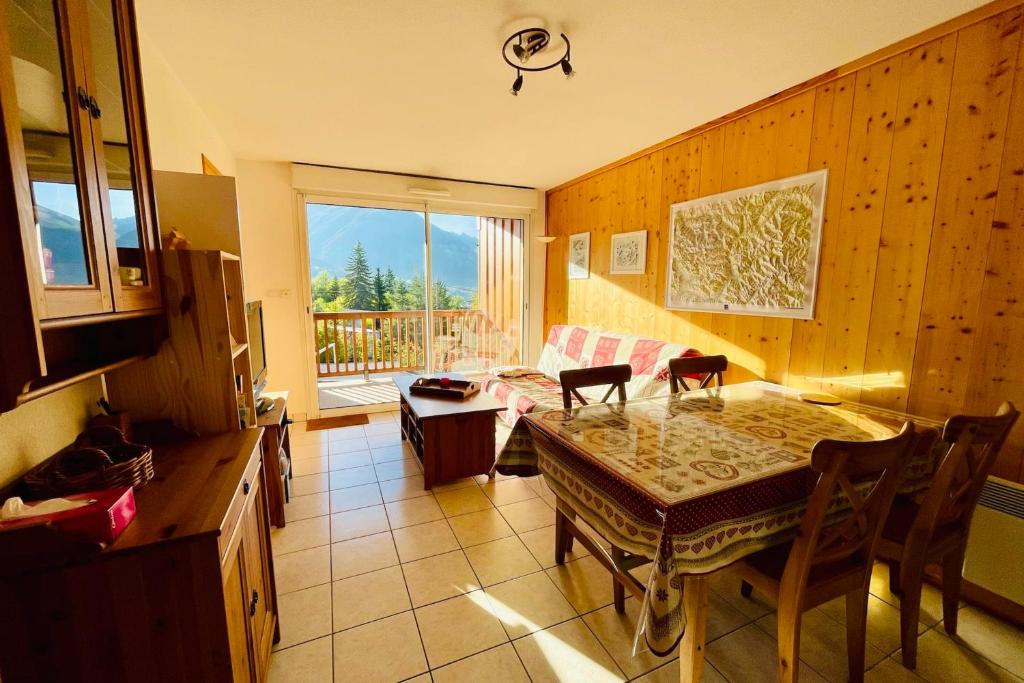 Nice Cosy Apt With Balcony In Briancon appartement pied des pistes 1