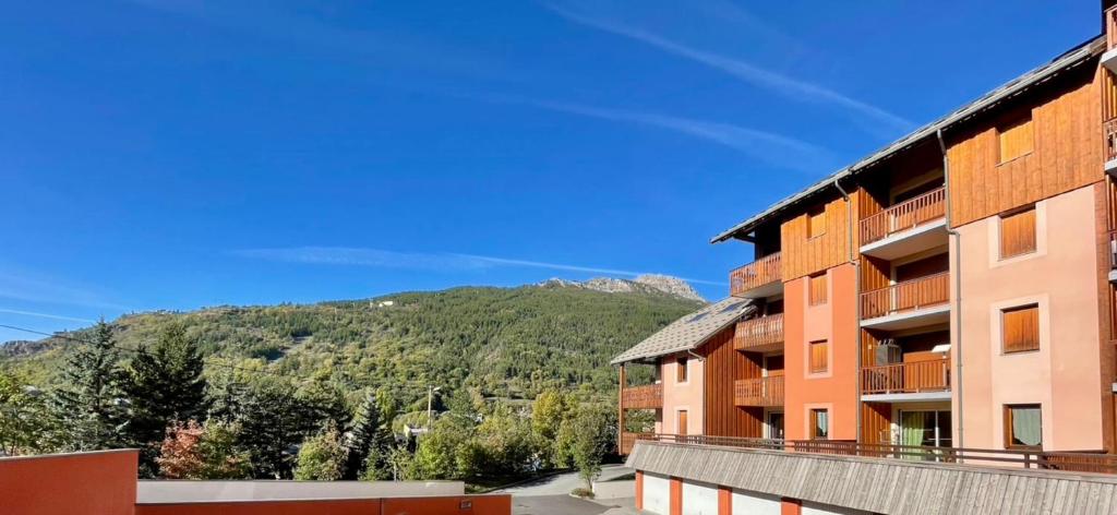 Nice Cosy Apt With Balcony In Briancon appartement pied des pistes 15