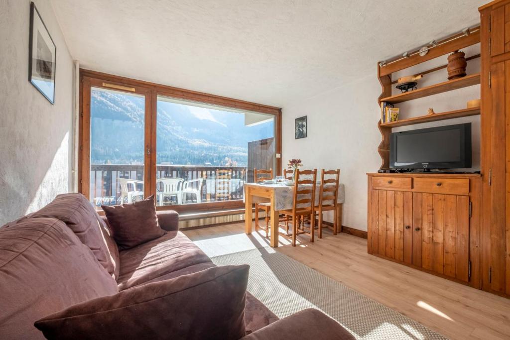 Nice Studio With Balcony In Chamonix appartement pied des pistes 1