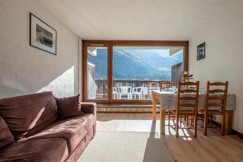 Nice Studio With Balcony In Chamonix appartement pied des pistes 3