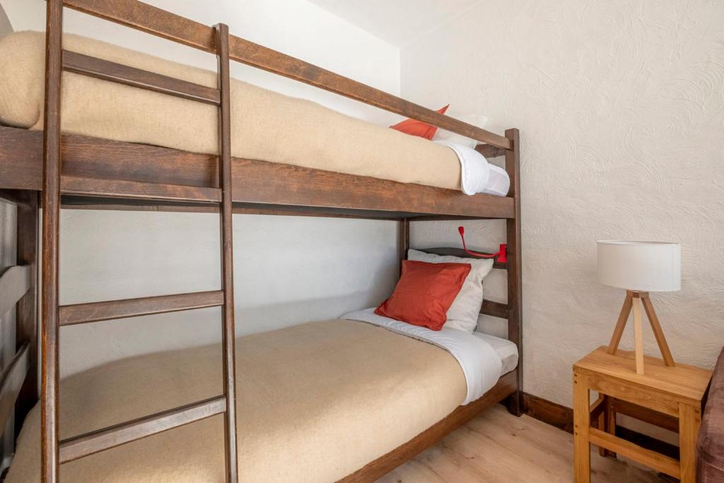 Nice Studio With Balcony In Chamonix appartement pied des pistes 6