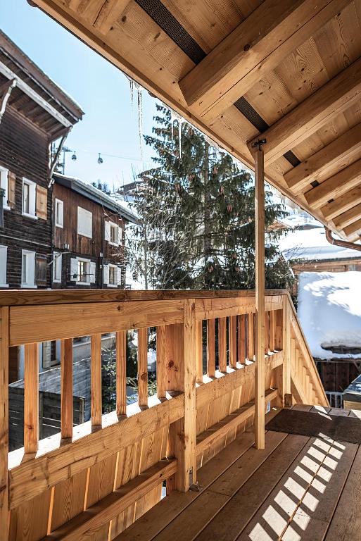 Nouveau et spacieux Place de lEglise et terrasse privative appartement pied des pistes 16