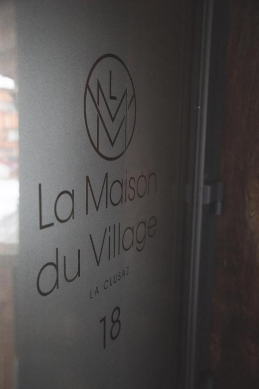 Nouveau et spacieux Place de lEglise et terrasse privative appartement pied des pistes 18