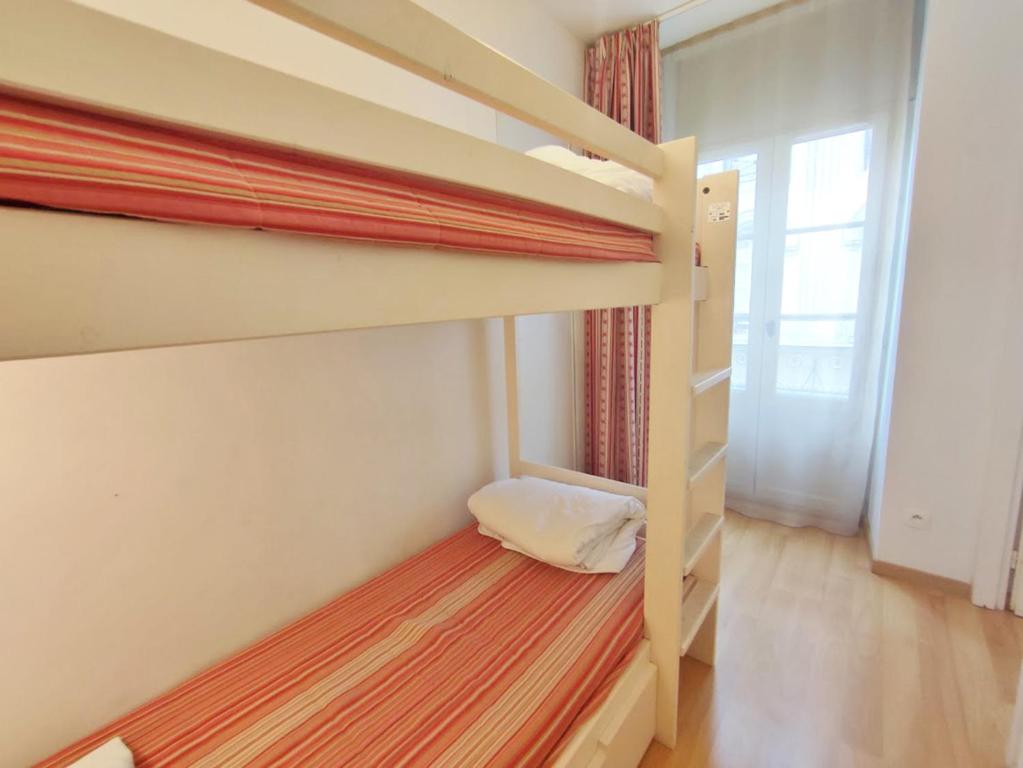 Ostal T3 centre Luchon wifi casier a skis ascenseur 6 personnes appartement pied des pistes 1
