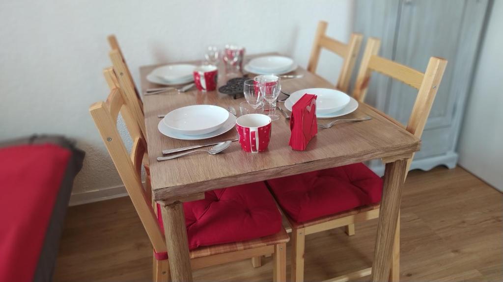 PARADISKI BELLE PLAGNE Altitude 2050m APPART skis aux pieds 4 personnes appartement pied des pistes 14