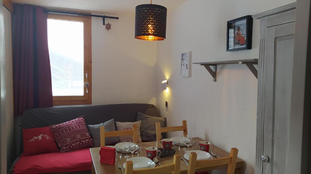 PARADISKI BELLE PLAGNE Altitude 2050m APPART skis aux pieds 4 personnes appartement pied des pistes 16