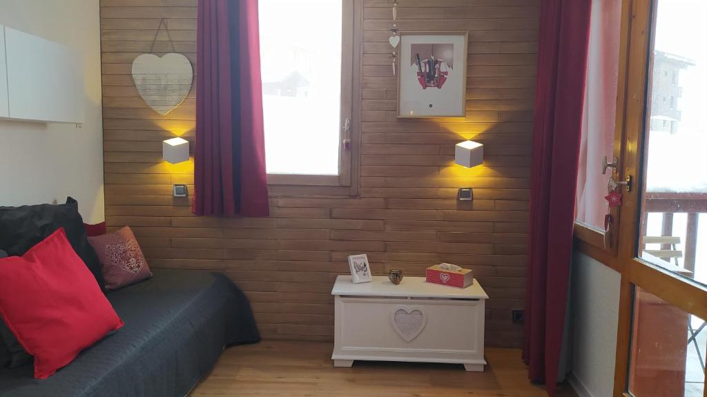 PARADISKI BELLE PLAGNE Altitude 2050m APPART skis aux pieds 4 personnes appartement pied des pistes 17