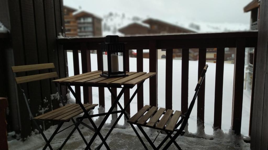 PARADISKI BELLE PLAGNE Altitude 2050m APPART skis aux pieds 4 personnes appartement pied des pistes 19