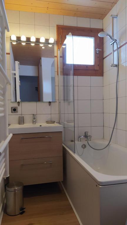 PARADISKI BELLE PLAGNE Altitude 2050m APPART skis aux pieds 4 personnes appartement pied des pistes 2