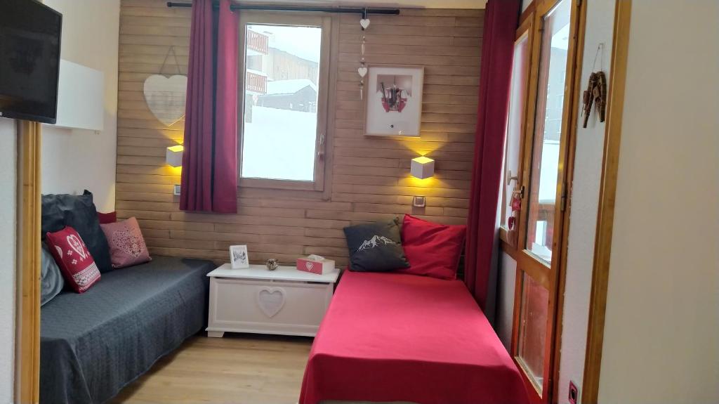 PARADISKI BELLE PLAGNE Altitude 2050m APPART skis aux pieds 4 personnes appartement pied des pistes 6