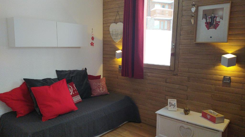 PARADISKI BELLE PLAGNE Altitude 2050m APPART skis aux pieds 4 personnes appartement pied des pistes 8