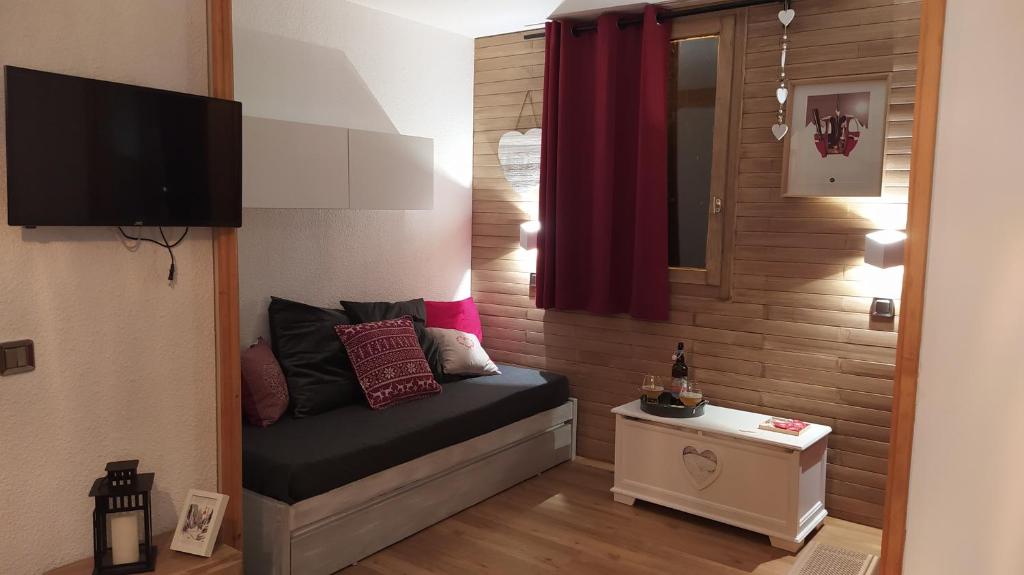 PARADISKI BELLE PLAGNE Altitude 2050m APPART skis aux pieds 4 personnes appartement pied des pistes