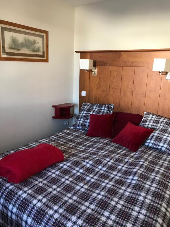 PLAGNE SOLEIL 5 pers 4 etoiles Paradiski vue montagne acces direct pistes skis aux pieds appartement pied des pistes 1