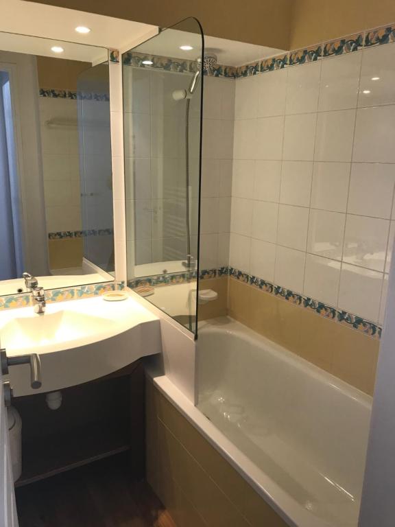 PLAGNE SOLEIL 5 pers 4 etoiles Paradiski vue montagne acces direct pistes skis aux pieds appartement pied des pistes 2