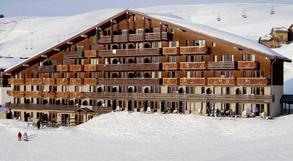 PLAGNE SOLEIL 5 pers 4 etoiles Paradiski vue montagne acces direct pistes skis aux pieds appartement pied des pistes 4
