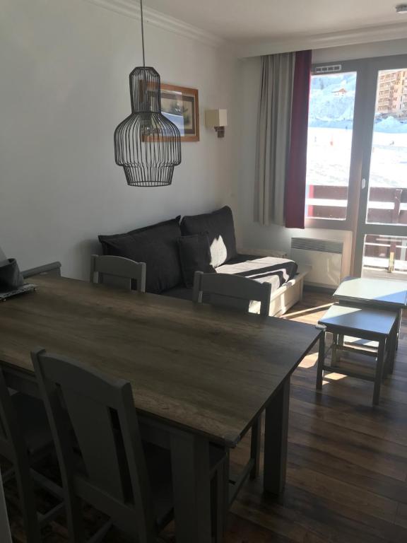 PLAGNE SOLEIL 5 pers 4 etoiles Paradiski vue montagne acces direct pistes skis aux pieds appartement pied des pistes 6