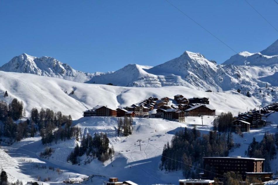 PLAGNE SOLEIL 5 pers 4 etoiles Paradiski vue montagne acces direct pistes skis aux pieds appartement pied des pistes 7