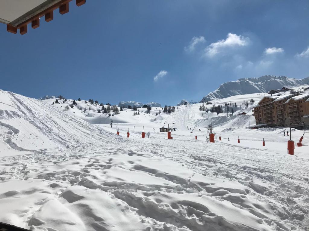 PLAGNE SOLEIL 5 pers 4 etoiles Paradiski vue montagne acces direct pistes skis aux pieds appartement pied des pistes 9